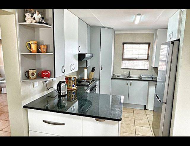 2 BEDROOM APARTMENT FOR SALE IN BEDFORDVIEW